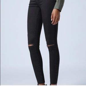 NWOT Topshop Leigh black denim with rips in knees